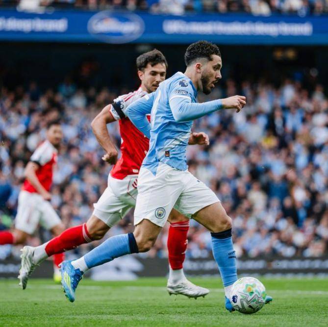 英超一夜变天！谢尔基神仙球哈兰德制胜，曼城2-1阿森纳剑指冠军